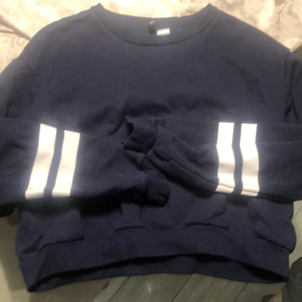 Cropped sweat top
